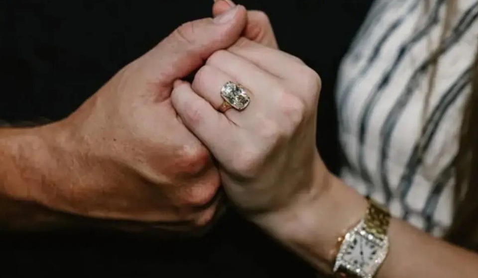 Taylor Swift y Travis Kelce se casan.
